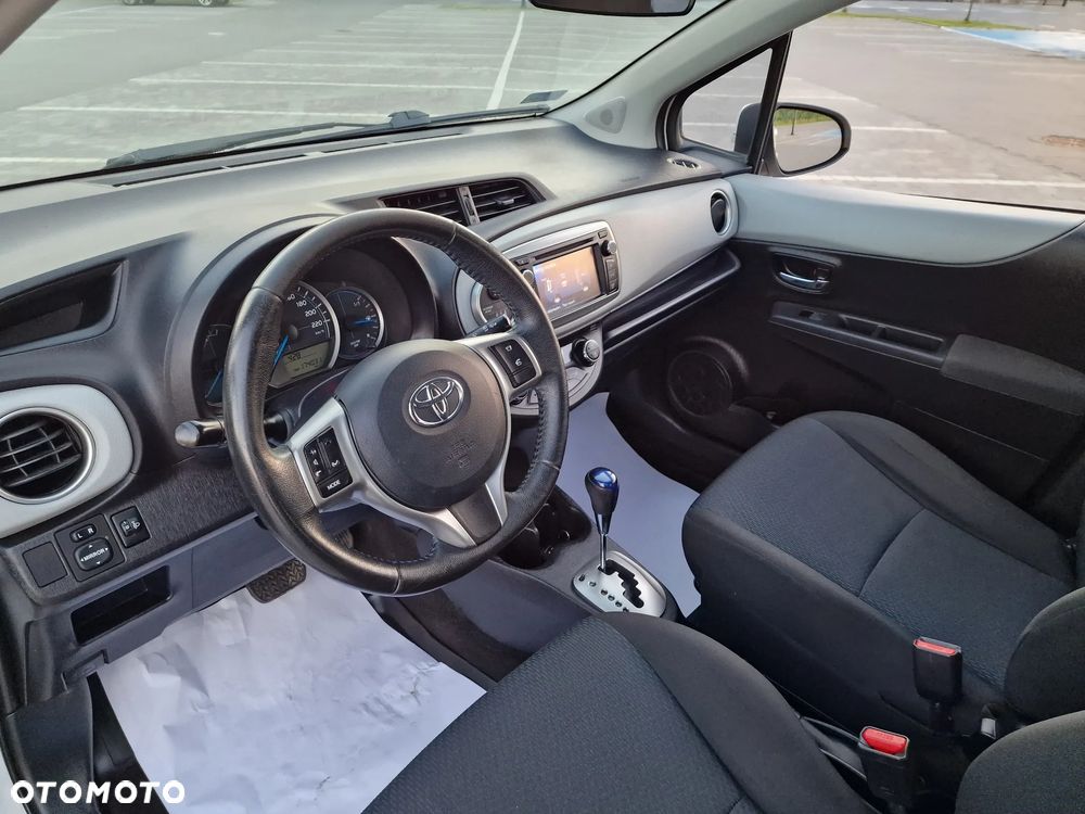 Toyota Yaris Hybrid 100 Business Edition - 27