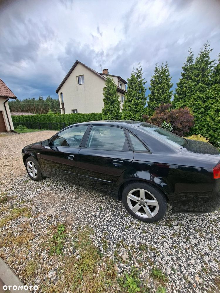 Audi A4 Limousine - 4