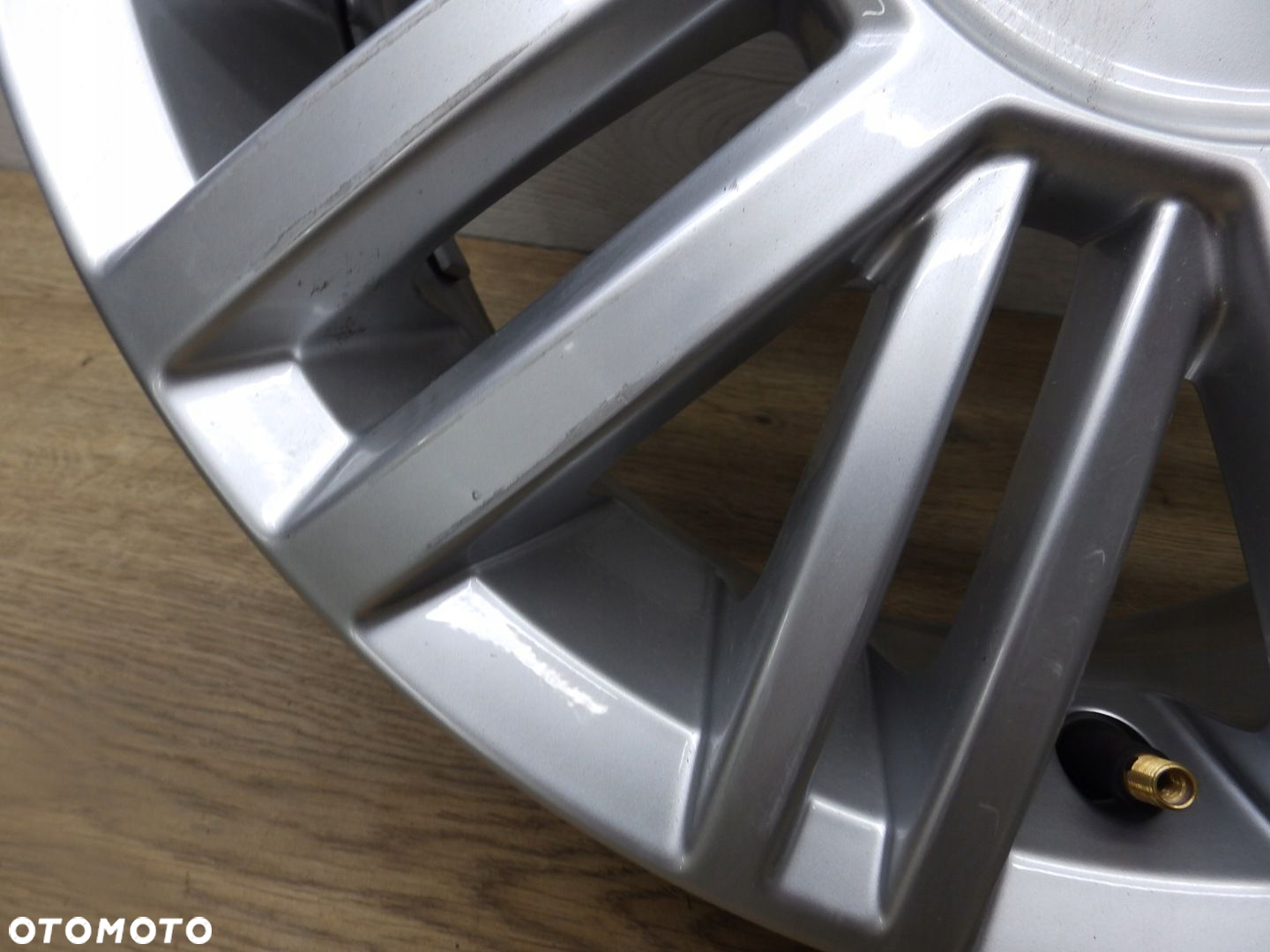 Felga VW Up 1S0 5.5Jx15H2 Et41 4x100 - 7