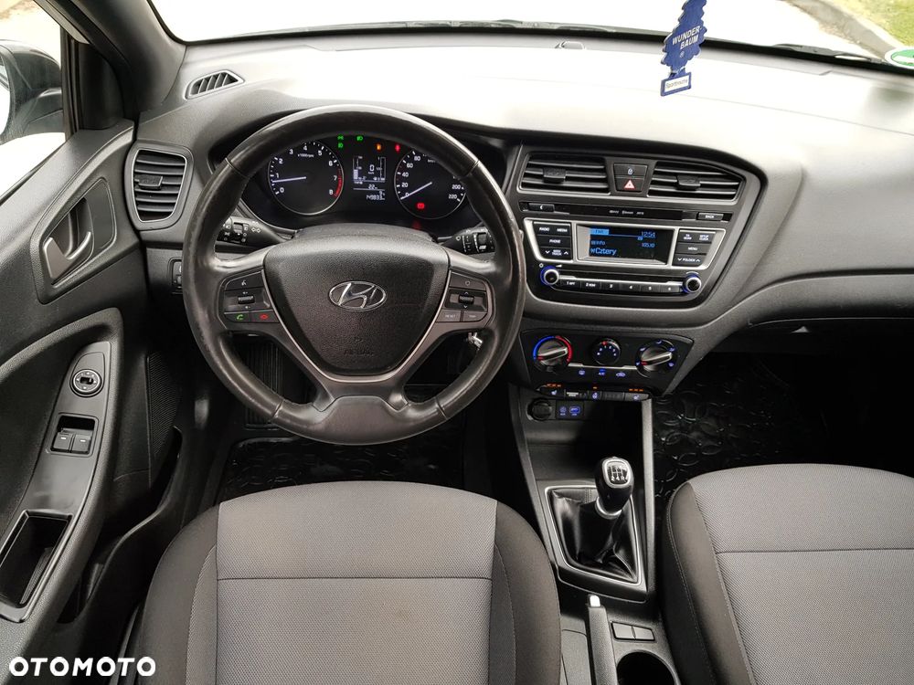 Hyundai i20 blue 1.2 Trend - 26