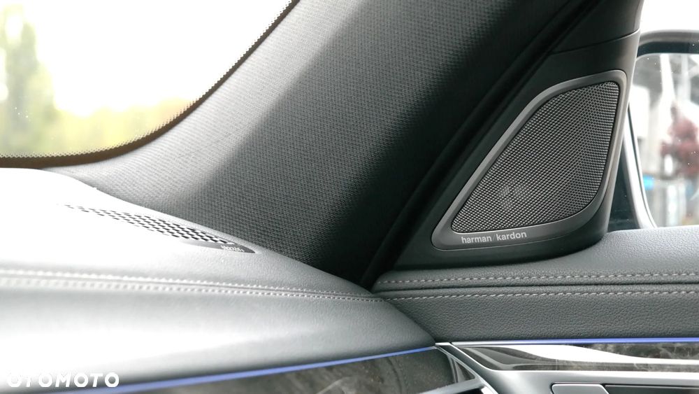 BMW Seria 7 750i xDrive sport - 14