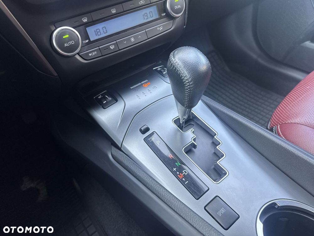 Toyota Avensis 1.8 Selection MS - 24