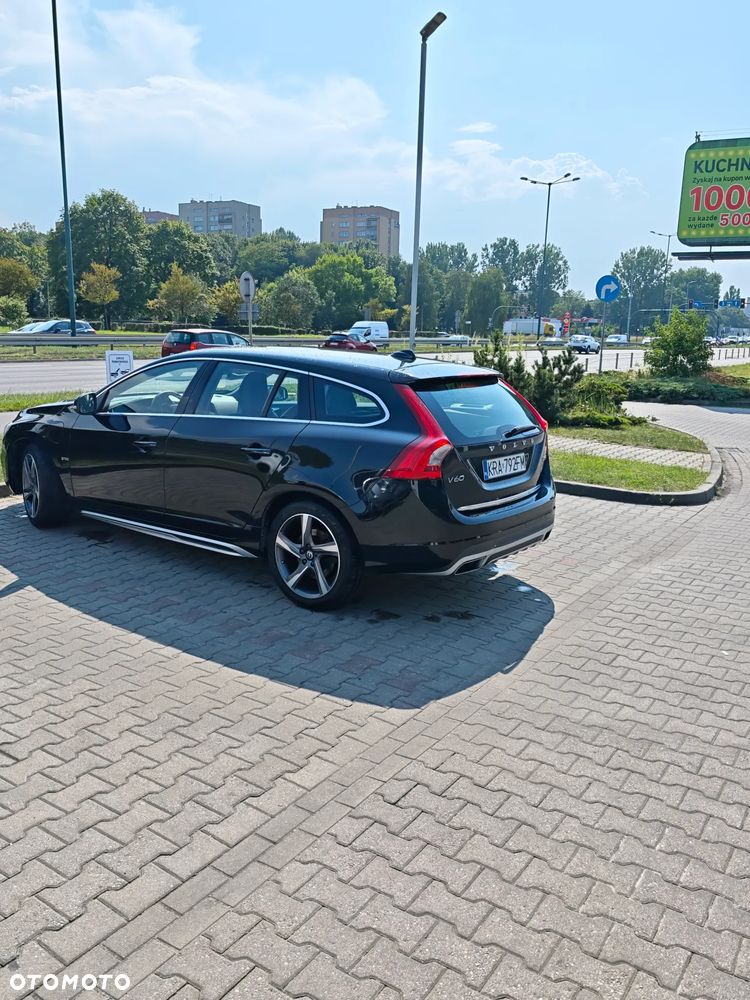 Volvo V60 D6 AWD Plug-in Hybrid R-Design Summum - 5