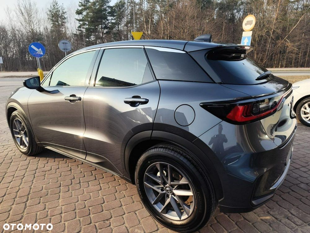 Lexus LBX 1.5 Hybrid - 8