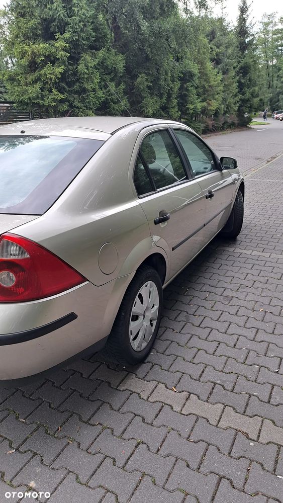 Ford Mondeo 1.8 Trend - 13