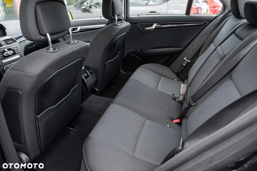 Mercedes-Benz Klasa C 180 BlueEFFICIENCY Avantgarde - 22