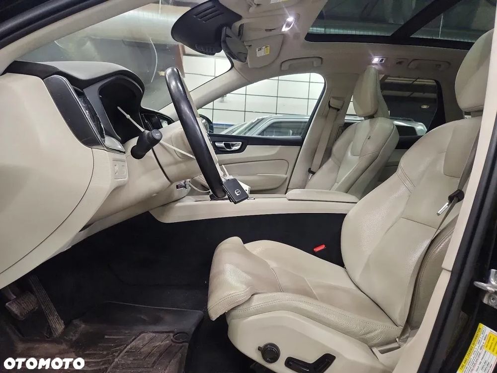 Volvo XC 60 - 8