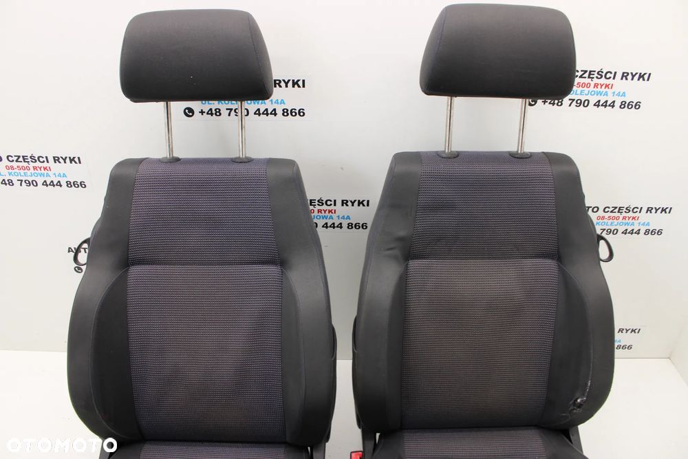 VW Polo 9n Siedzenia Folel Przód 3D - 3