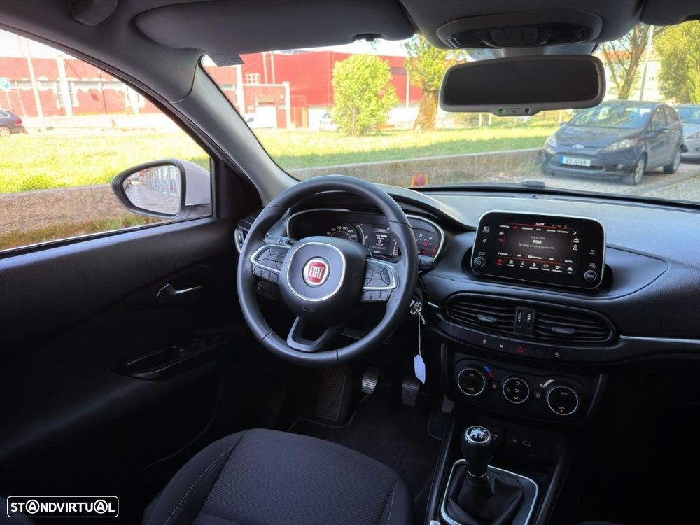 Fiat Tipo Station Wagon 1.3 M-Jet Lounge - 23