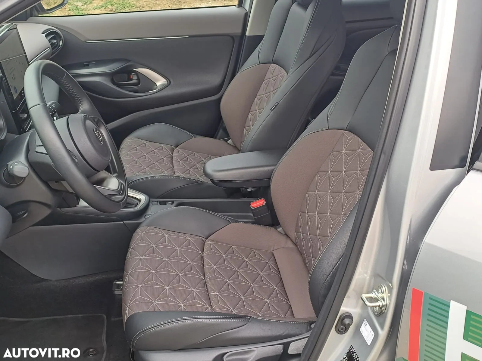 Toyota Yaris Cross 1.5 VVT-i HSD 130 4x2 HEV Exclusive - 8