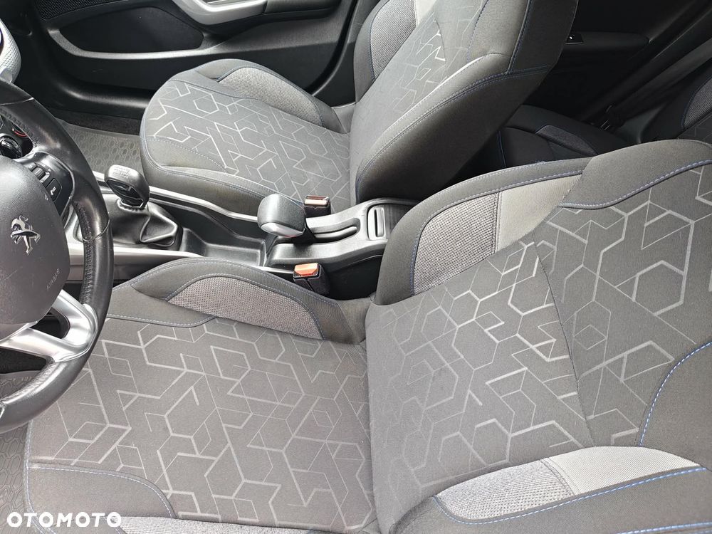 Peugeot 2008 1.2 Pure Tech Style S&S - 18