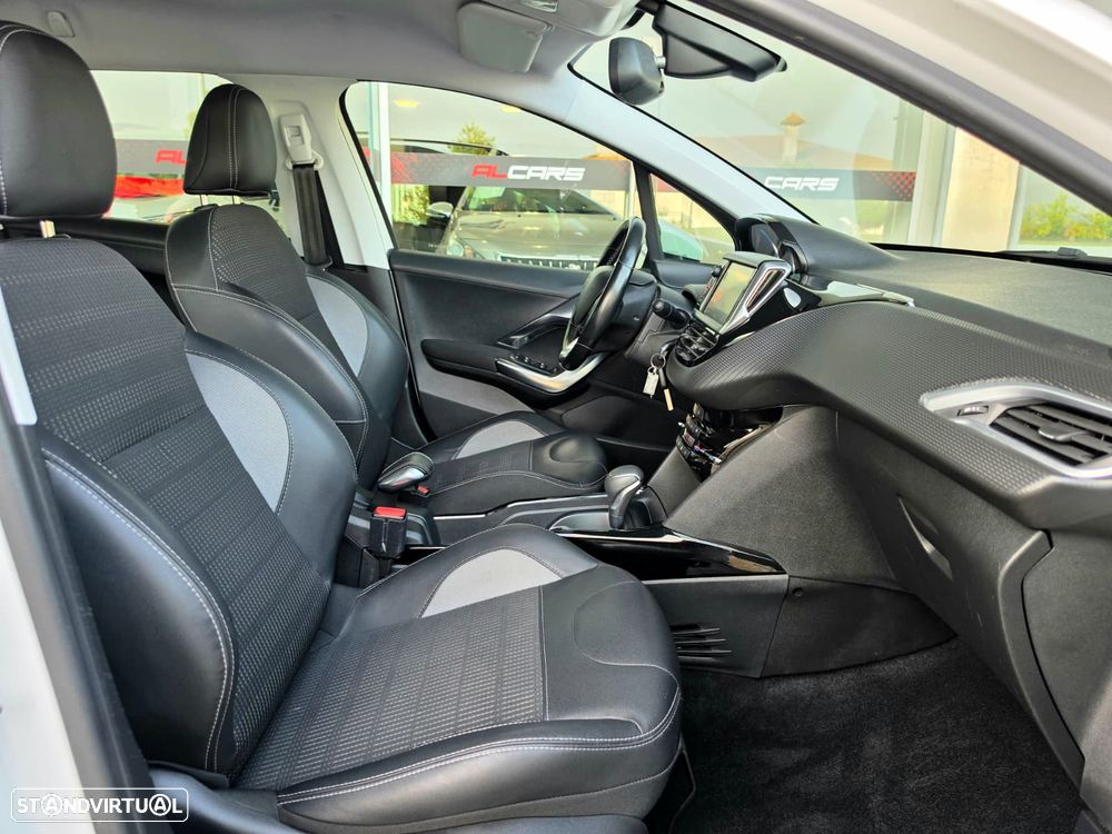 Peugeot 2008 1.2 PureTech Allure EAT6 - 10