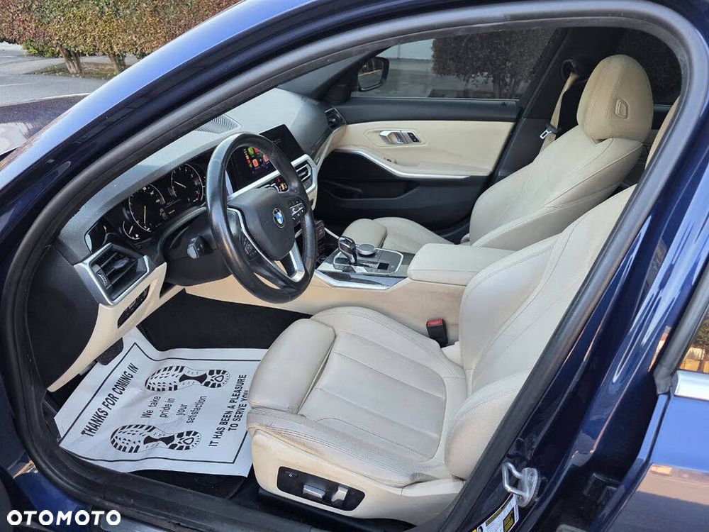 BMW Seria 3 330i Luxury Line - 11