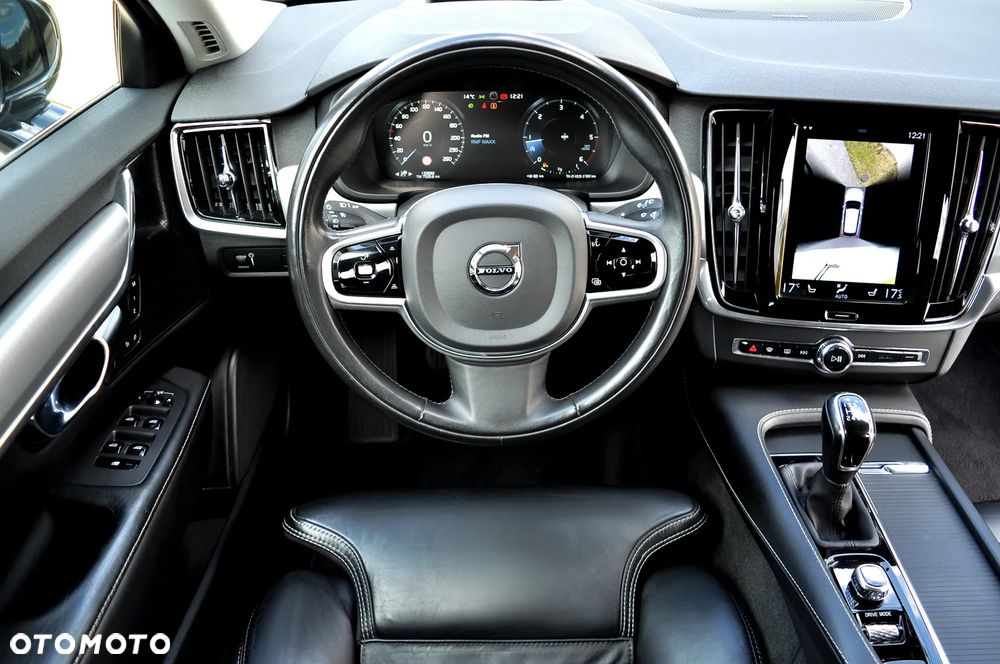 Volvo V90 D4 Momentum Pro - 3