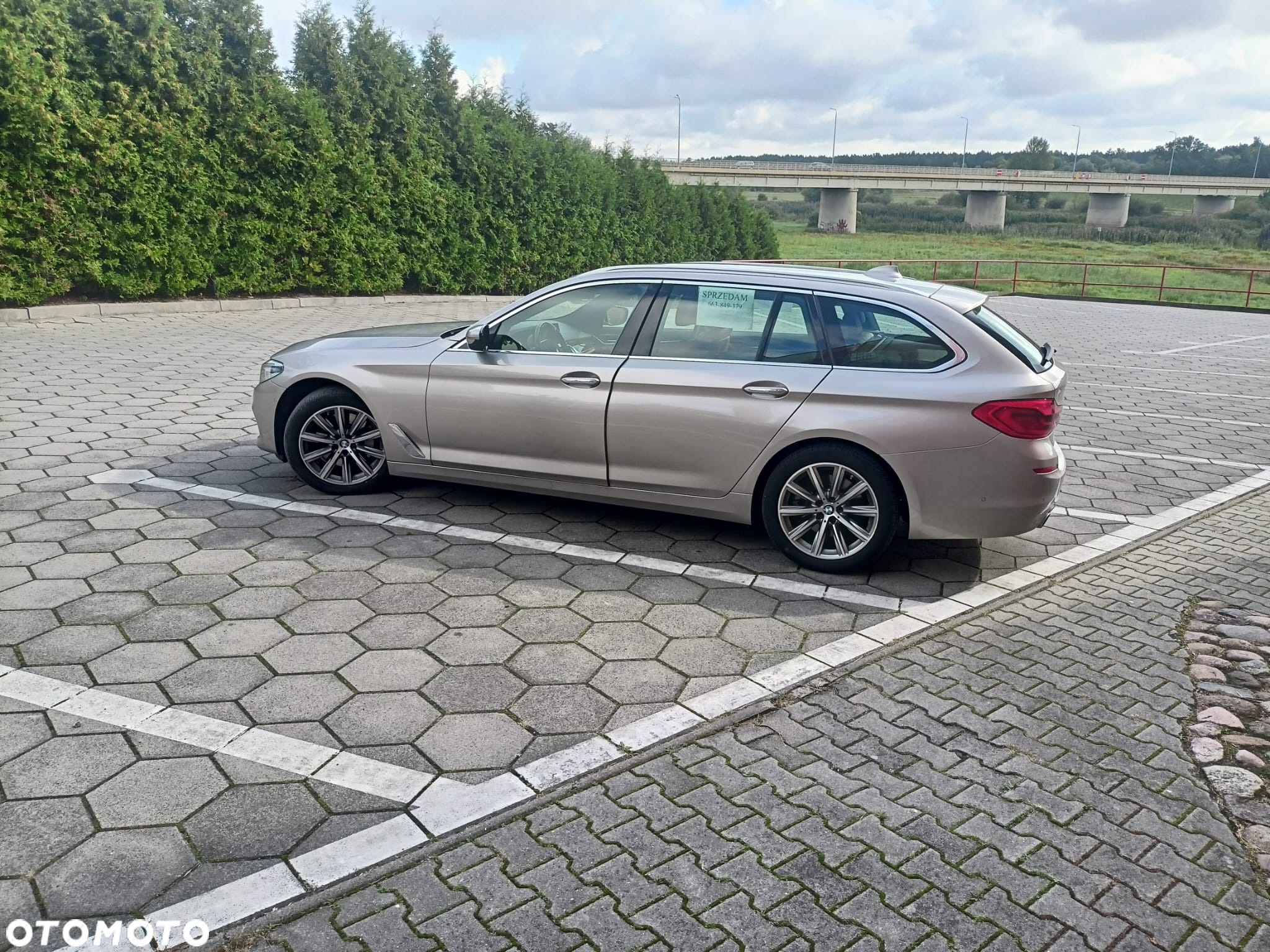 BMW Seria 5 530i GPF Luxury Line - 9