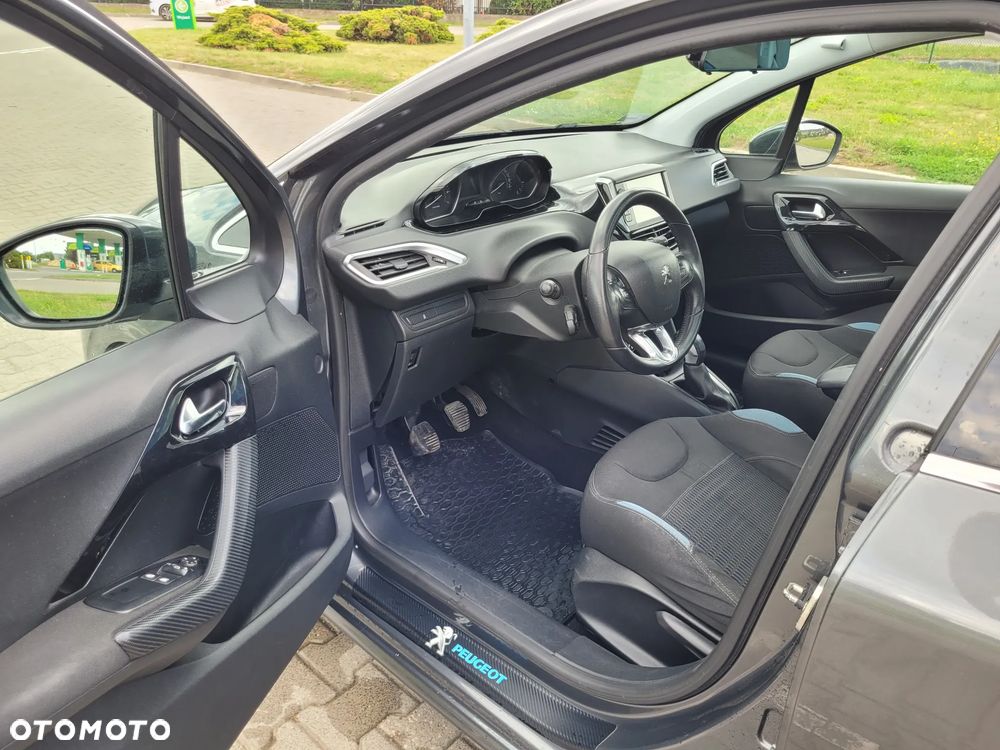 Peugeot 208 - 11