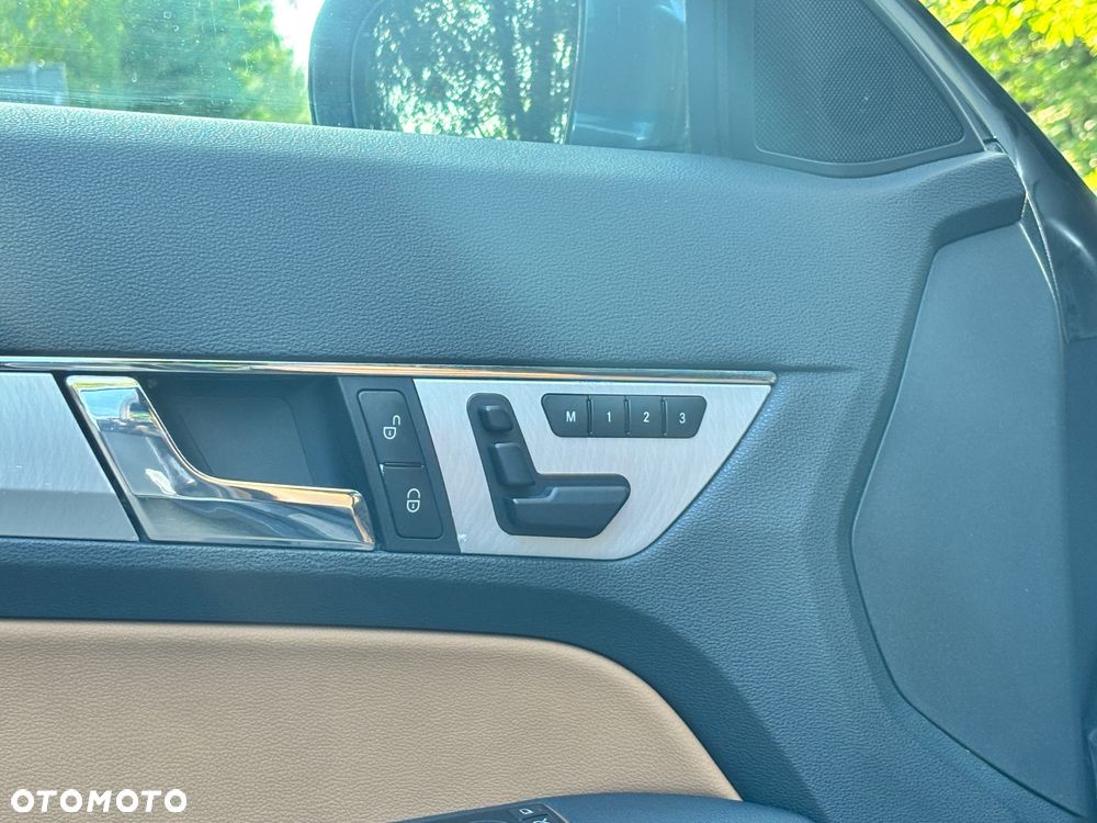 Mercedes-Benz Klasa E 350 CDI DPF BlueEFFICIENCY 7G-TRONIC Avantgarde - 25