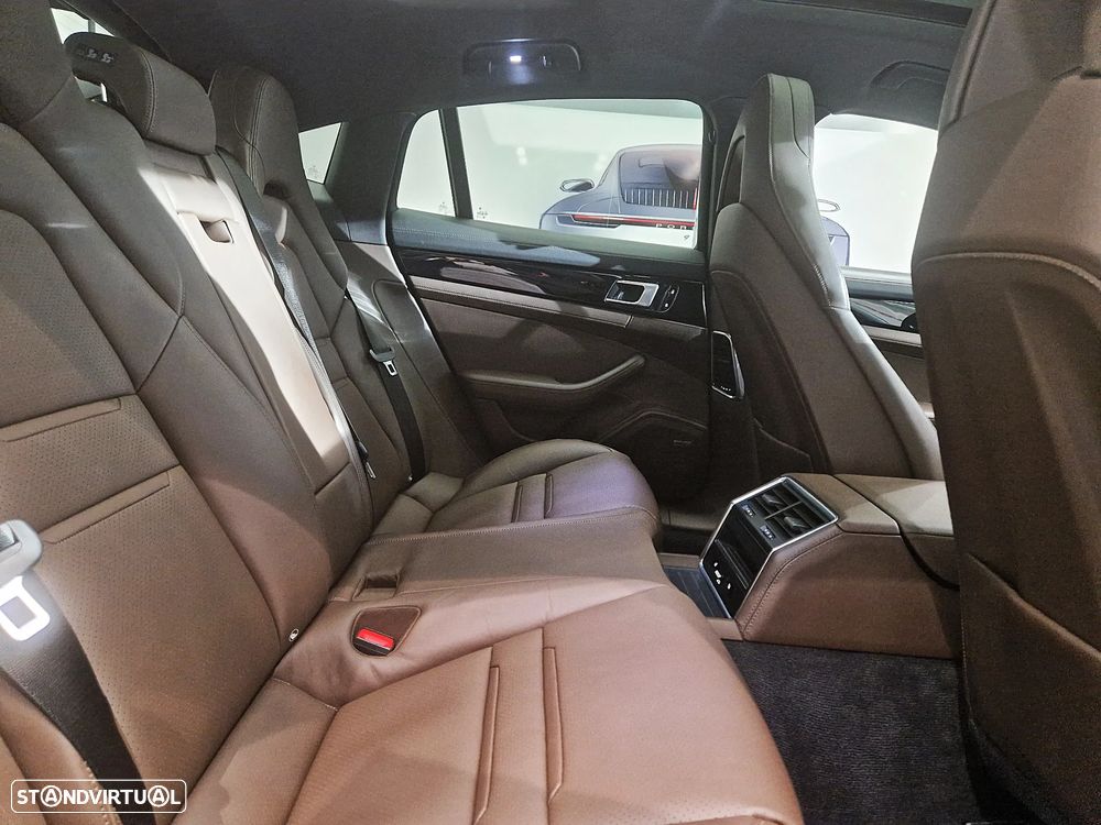 Porsche Panamera 4 E-Hybrid - 31