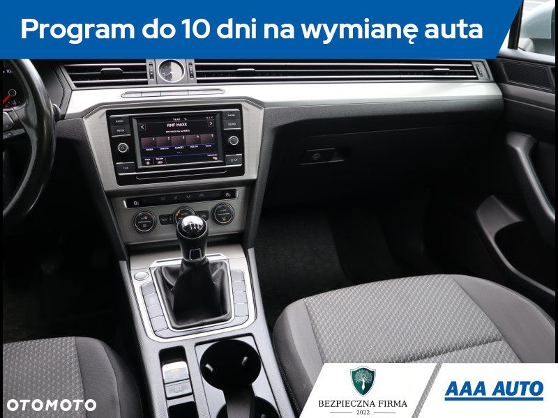 Volkswagen Passat - 8