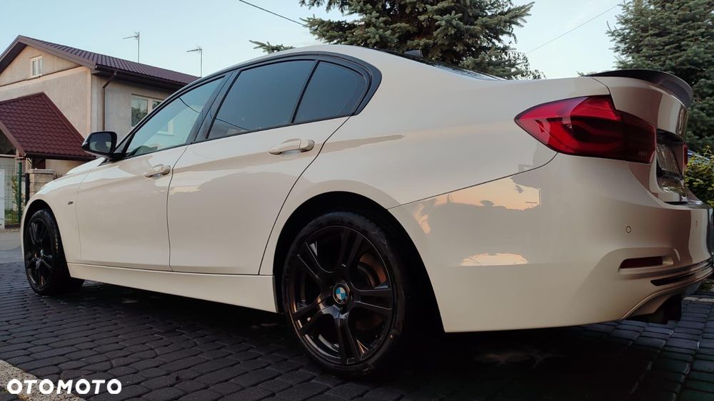 BMW Seria 3 320d Sport Line - 5