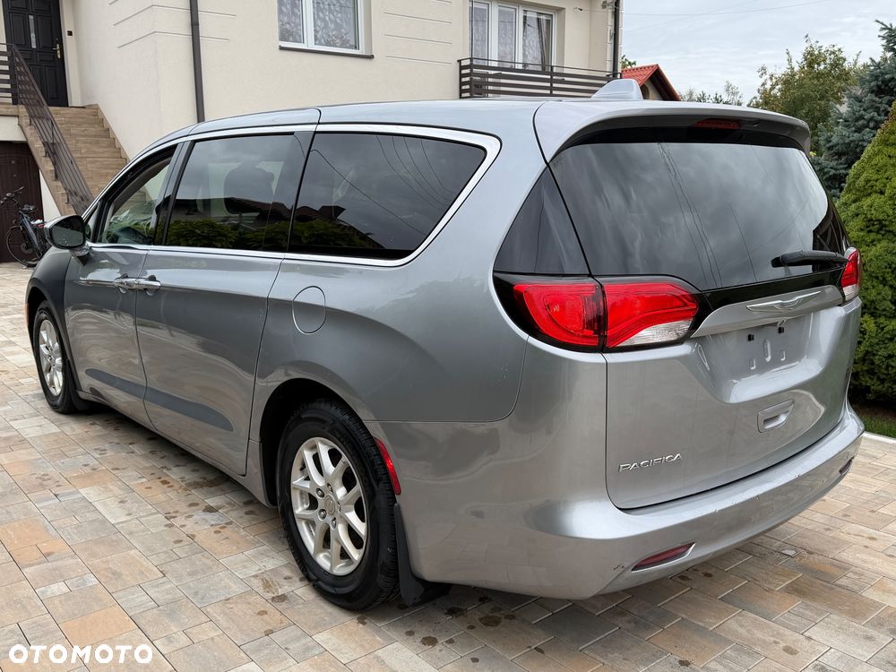 Chrysler Pacifica - 7