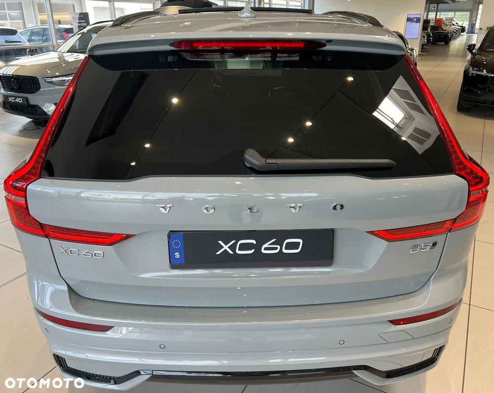 Volvo XC 60 B5 B AWD Plus Black Edition - 4