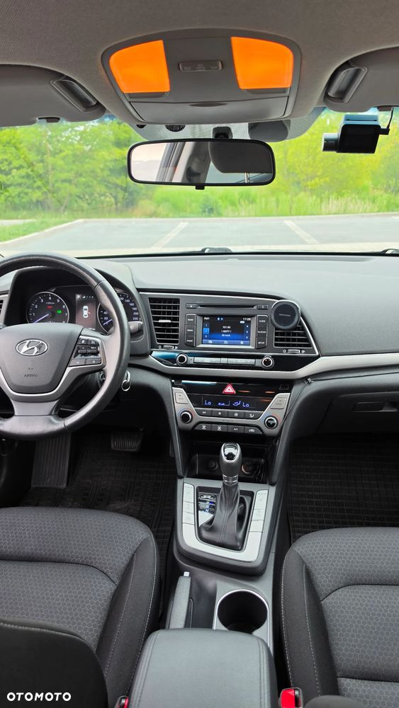 Hyundai Elantra 1.6 Style - 21
