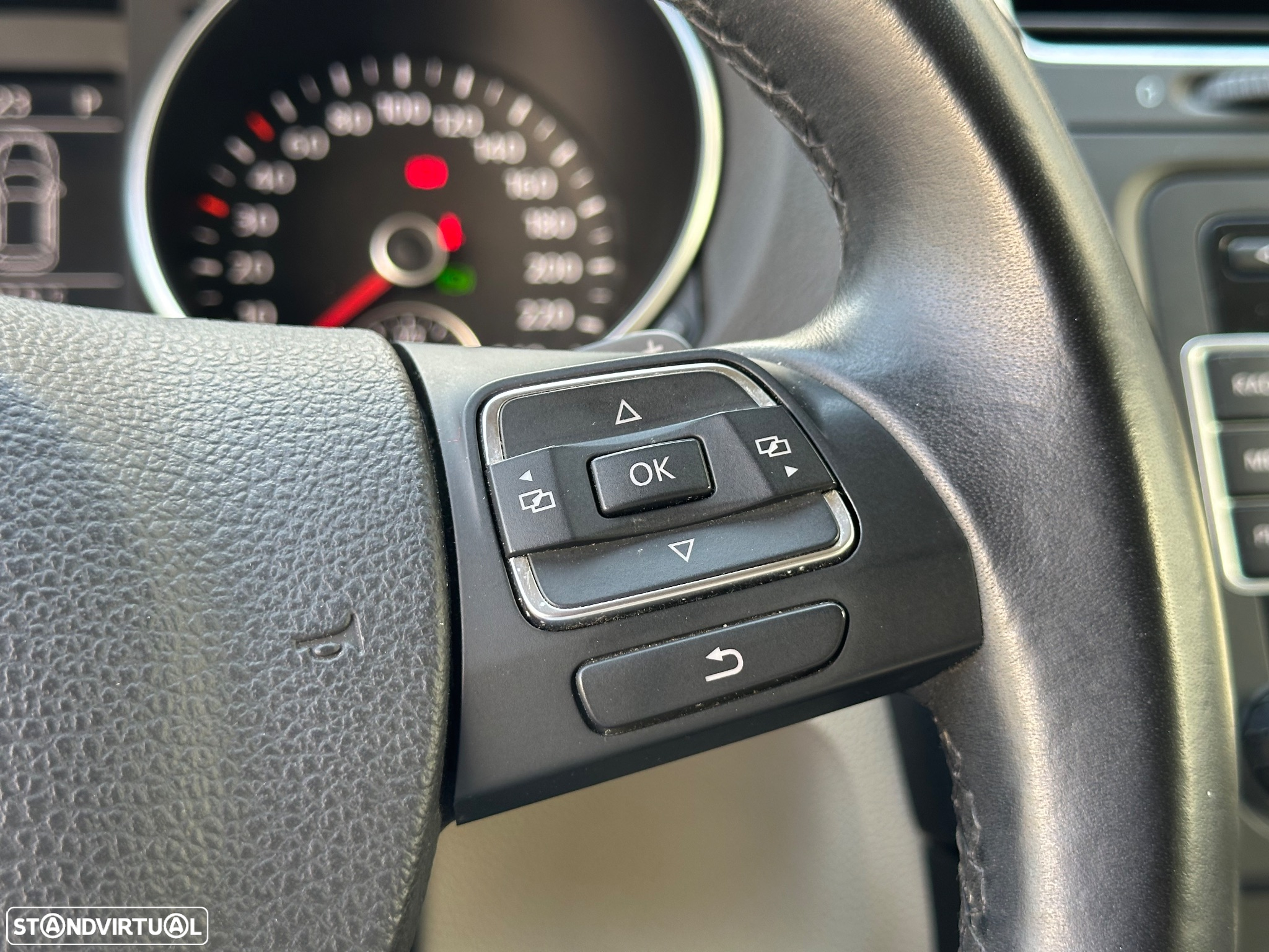 VW Golf 2.0 TDi Highline DSG - 11