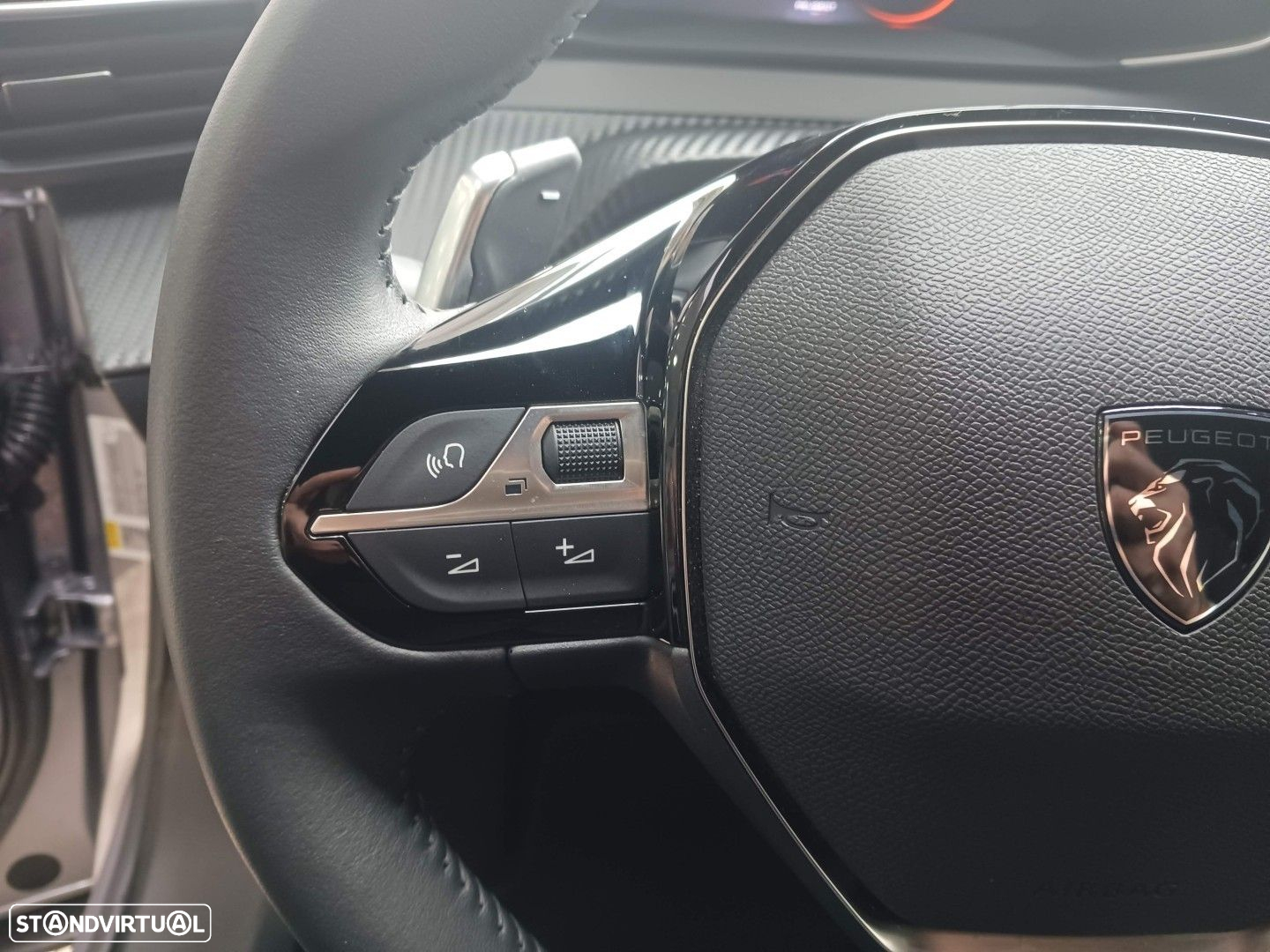 Peugeot 2008 1.2 PureTech Allure EAT8 - 24
