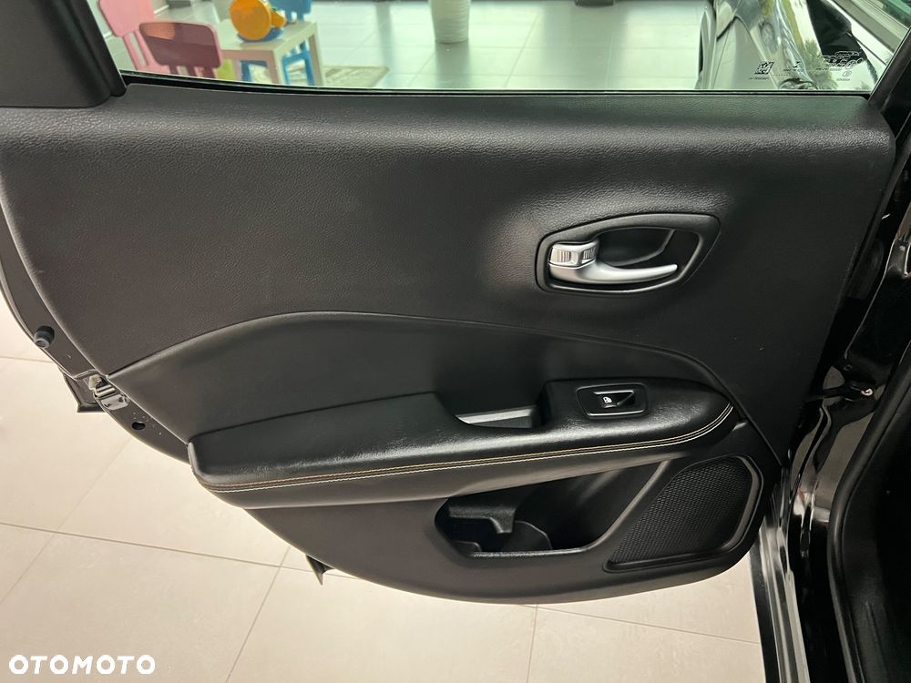 Jeep Compass 1.6 MultiJet Longitude - 24