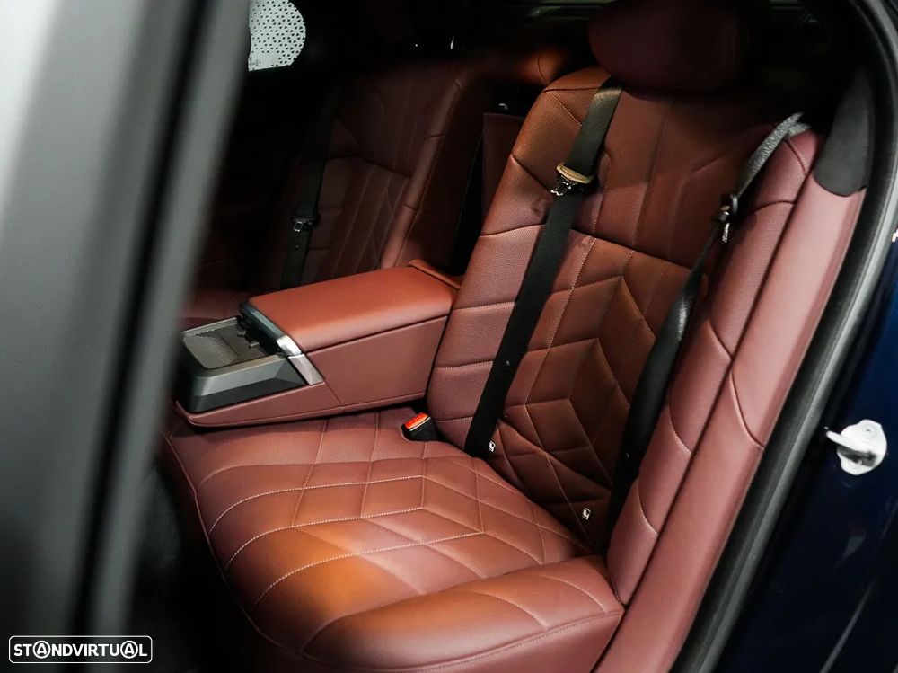 BMW 760 M760e xDrive - 29