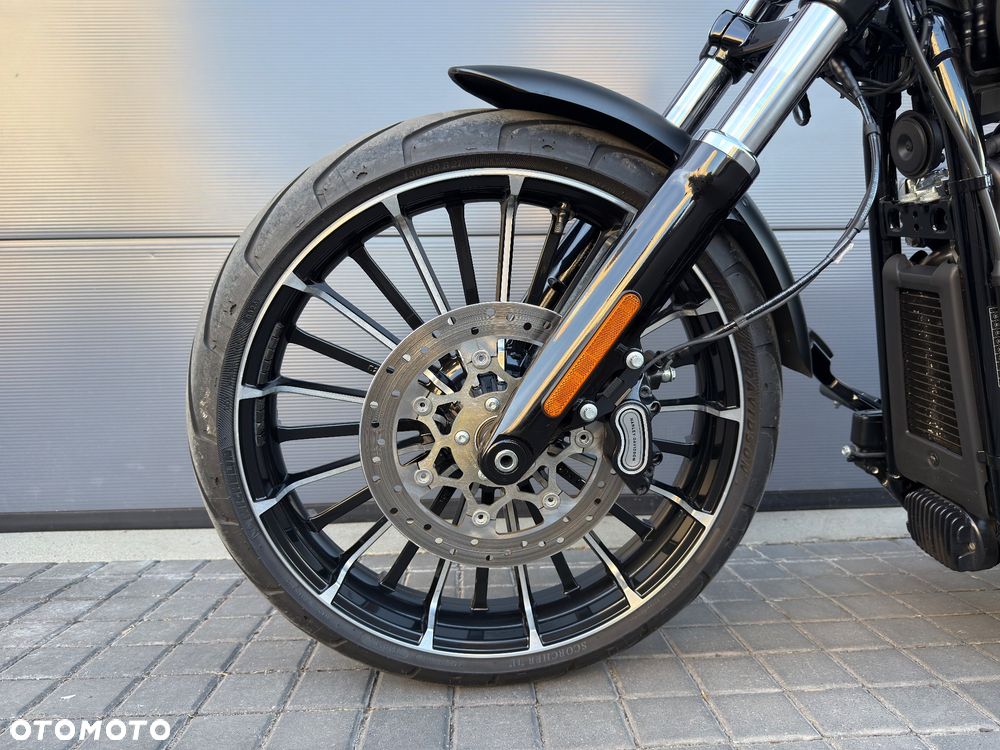 Harley-Davidson Softail Breakout - 8