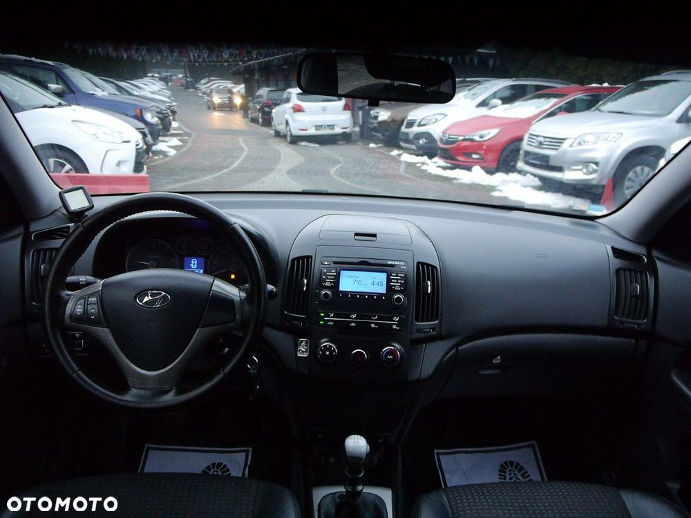 Hyundai i30 1.6 CRDi Comfort EU5 - 17