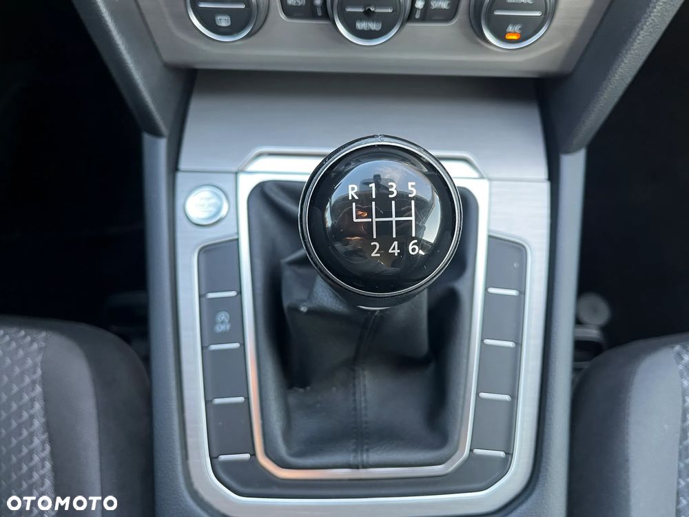Volkswagen Passat 1.4 TSI BMT Trendline - 22