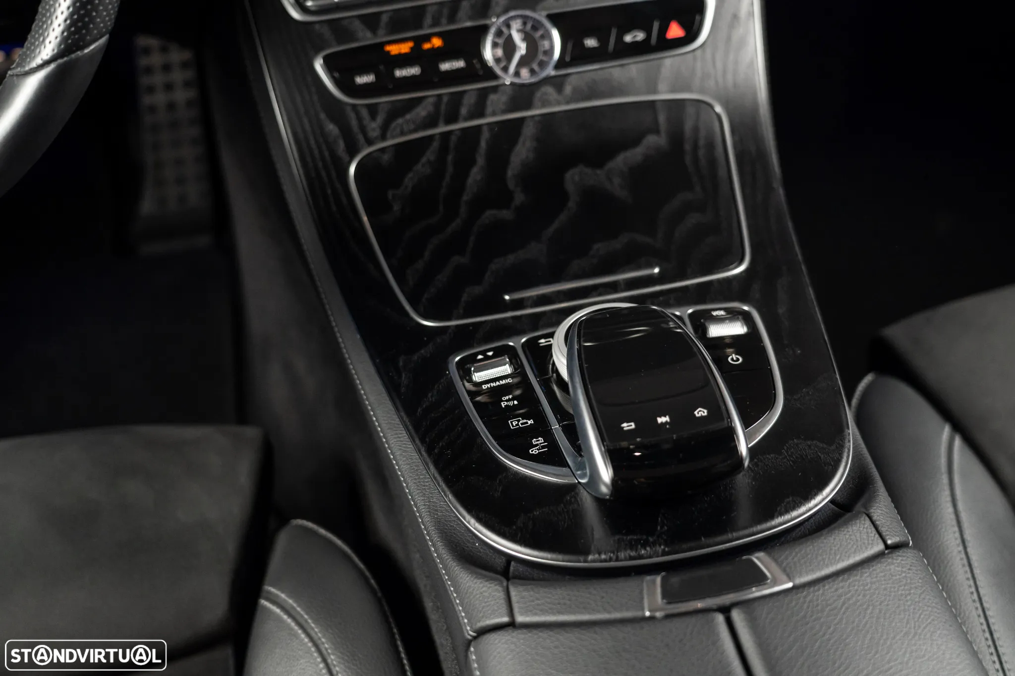 Mercedes-Benz E 300 e AMG Line - 24