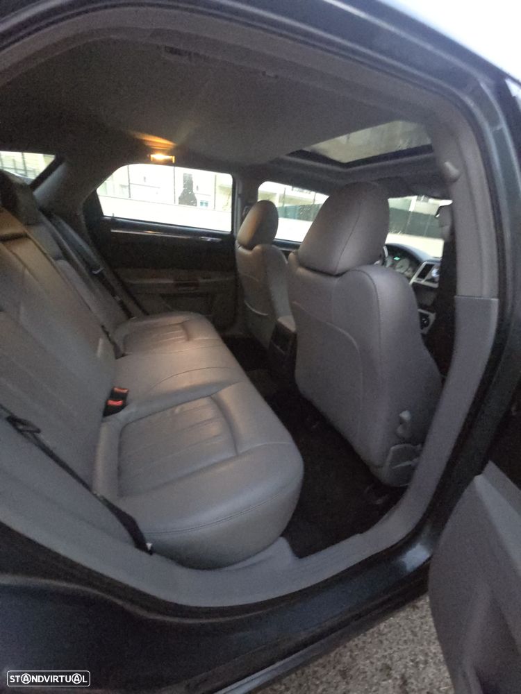 Chrysler 300 C Touring 3.0 CRD - 28