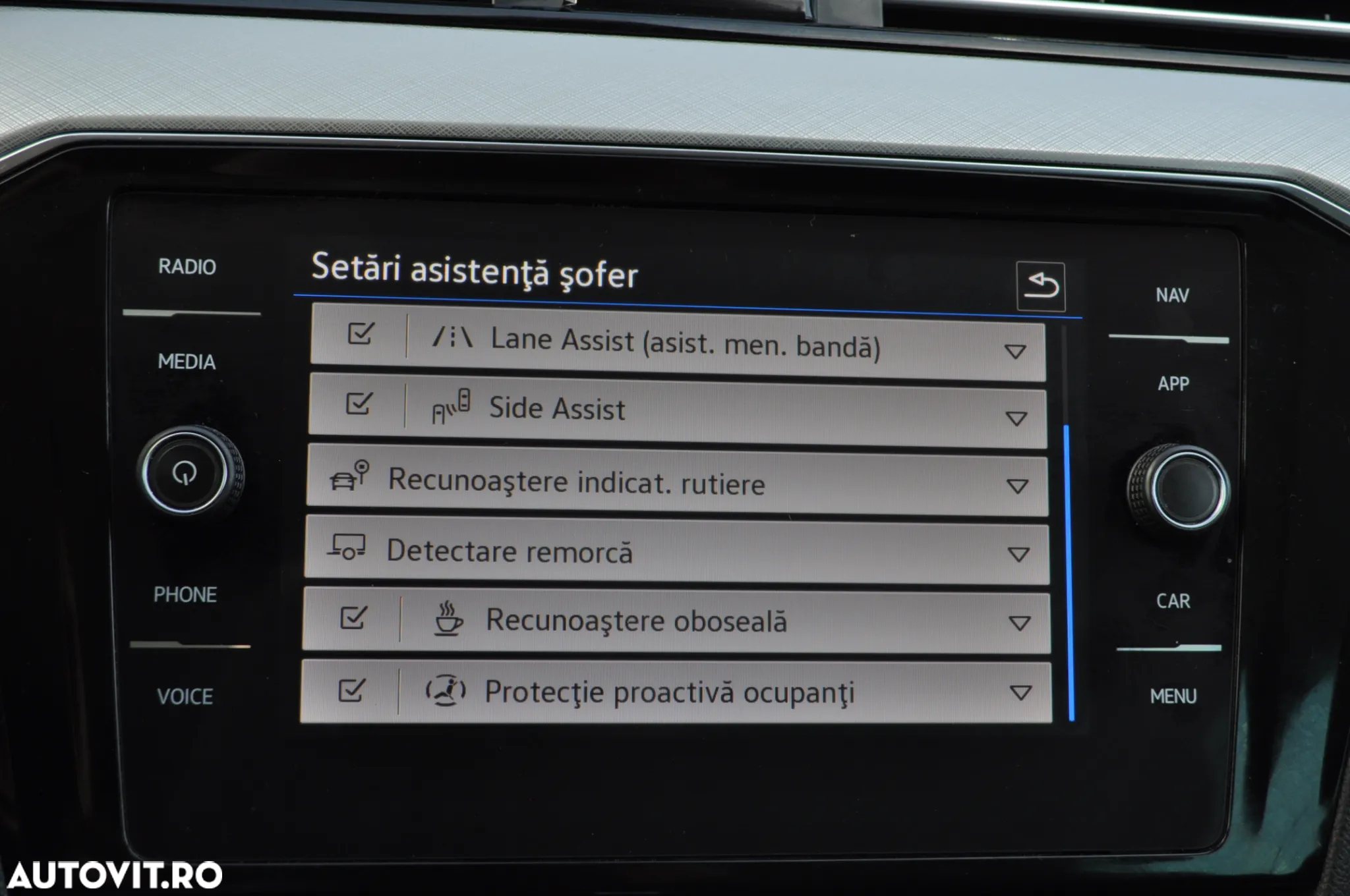 Volkswagen Passat Variant 2.0 TDI SCR DSG 4Motion Business - 33