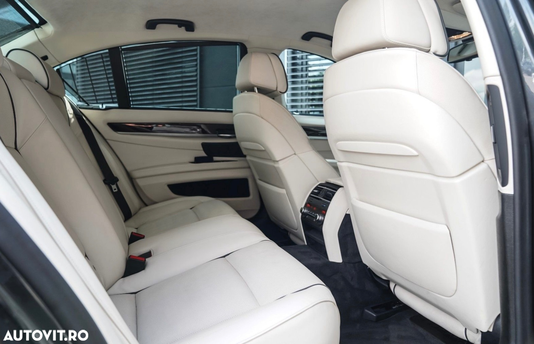 BMW Seria 7 750i xDrive Aut. - 14