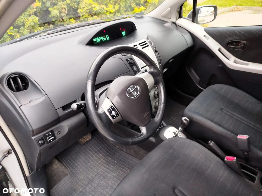 Toyota Yaris - 11