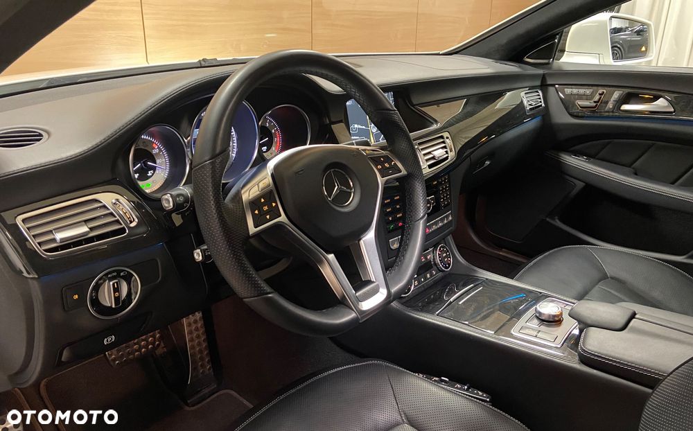 Mercedes-Benz CLS 500 4Matic 7G-TRONIC - 8