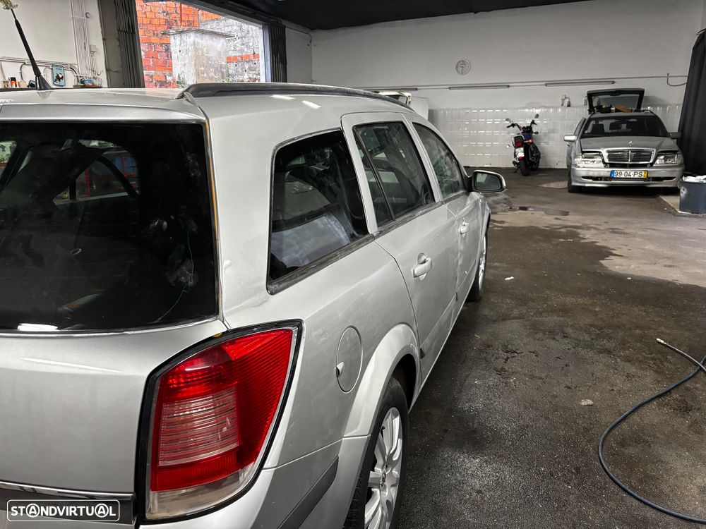 Opel Astra Sports Tourer - 2