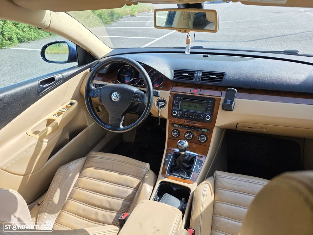 VW Passat Variant 2.0 TDI Highline - 14
