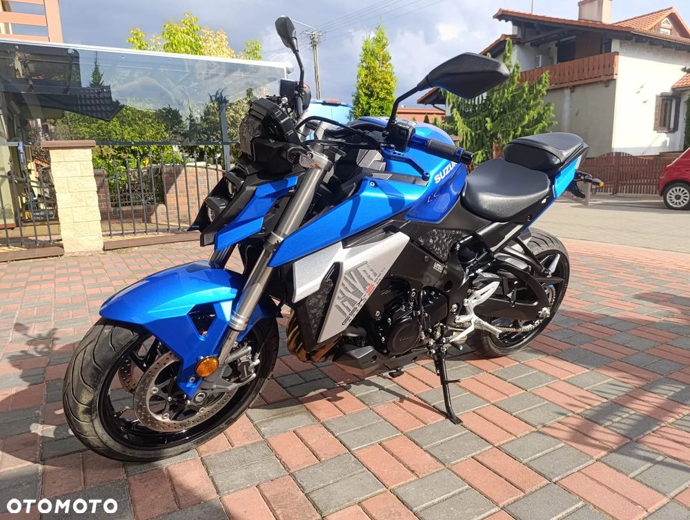 Suzuki GSX - 23