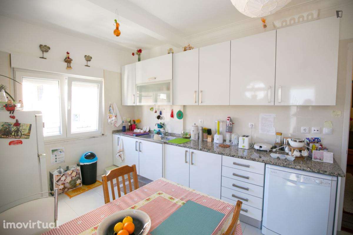 Quarto - localizado em Campolide Lisbon - Grande imagem: 5/21