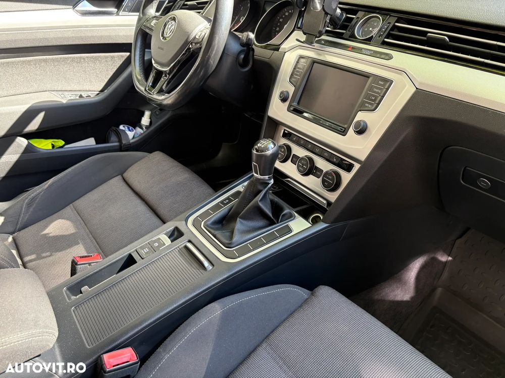 Volkswagen Passat 2.0 TDI Comfortline - 10
