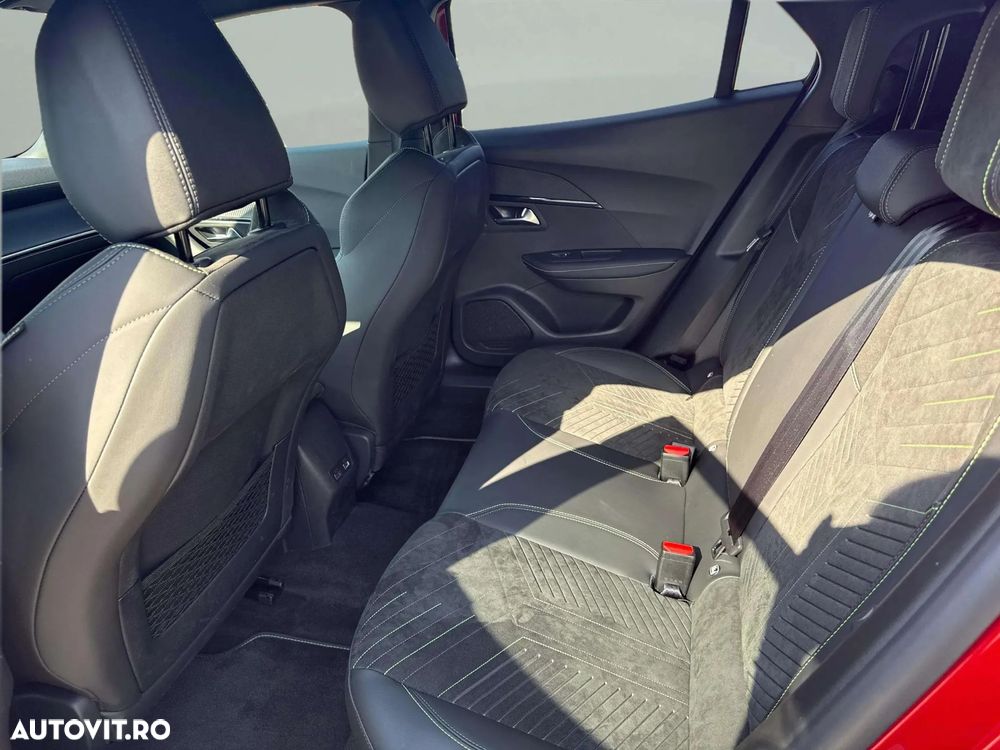 Peugeot 2008 1.2L e-DCS6 MHEV GT - 12