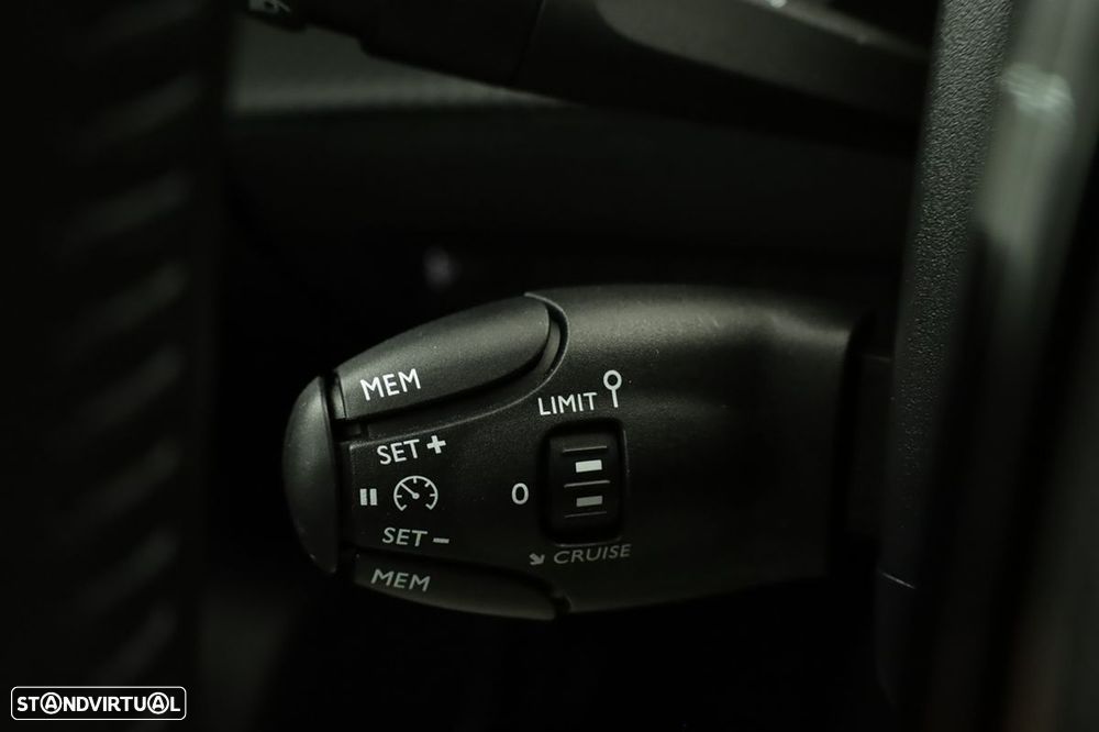 Peugeot 2008 1.2 Allure - 17