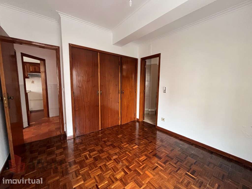 APARTAMENTO T1 NÃO MOBILADO E SEM COZINHA EQUIPADA. Junto a Rua do ... - Grande imagem: 5/16