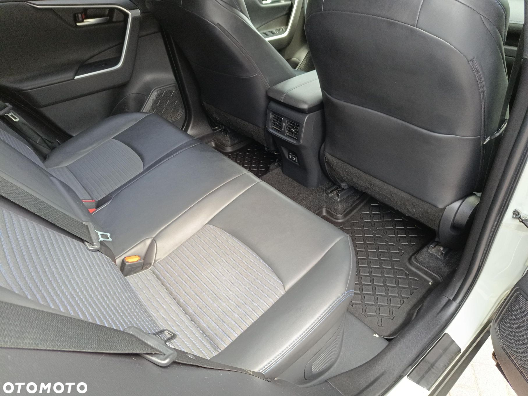 Toyota RAV4 - 21