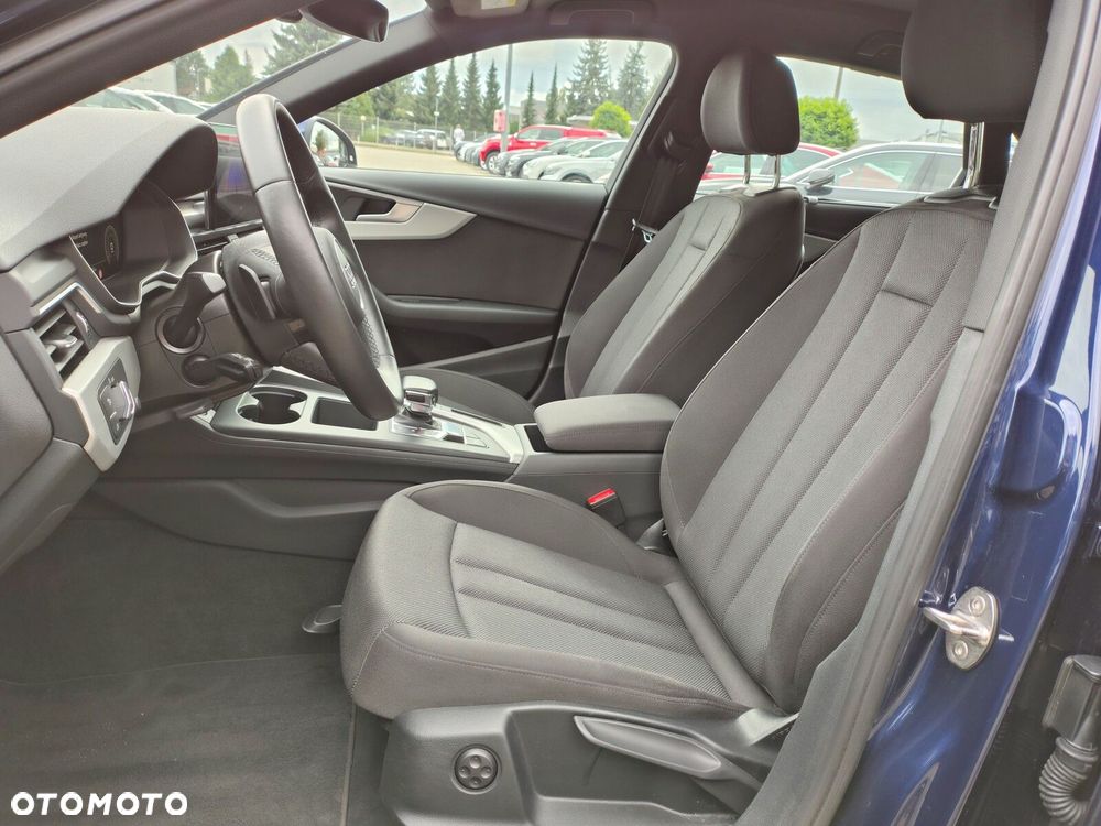 Audi A4 Limousine - 13
